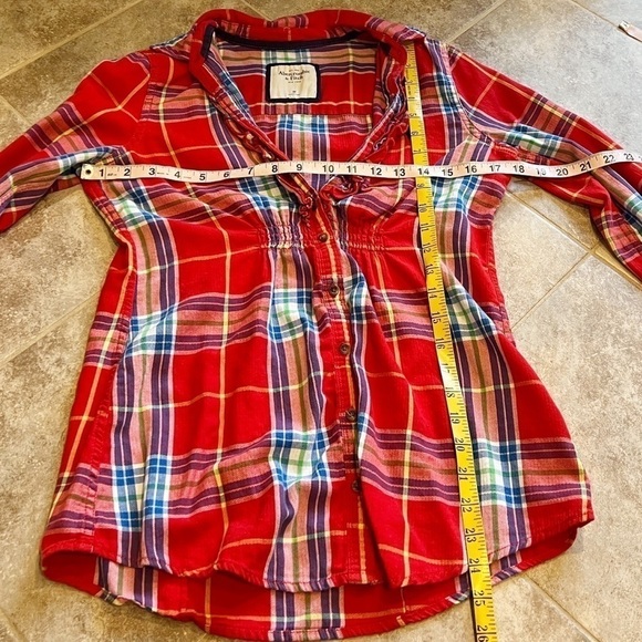 A&F women’s red plaid ruffle accent button down top medium - Picture 5 of 10